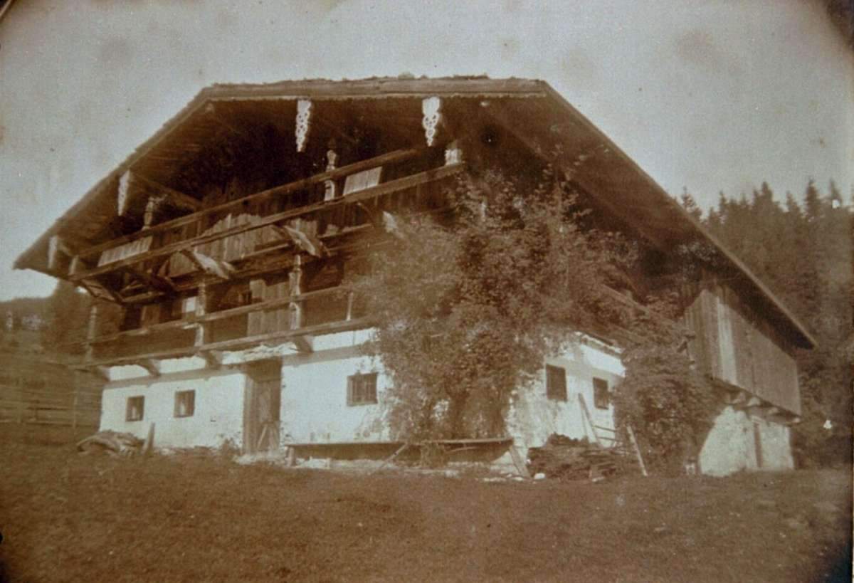 Dellanwesen in der Winterstube um 1920 vor dem Umbau