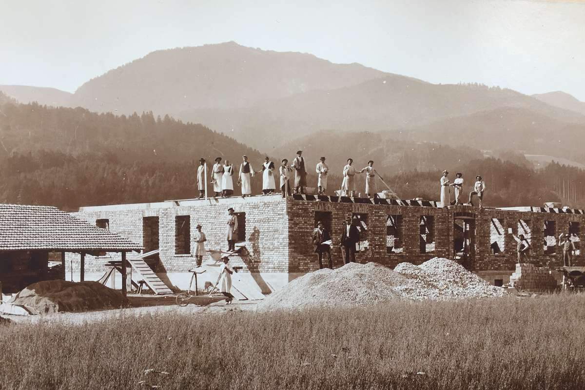 Bau des alten Frasdorfer Schulhauses
