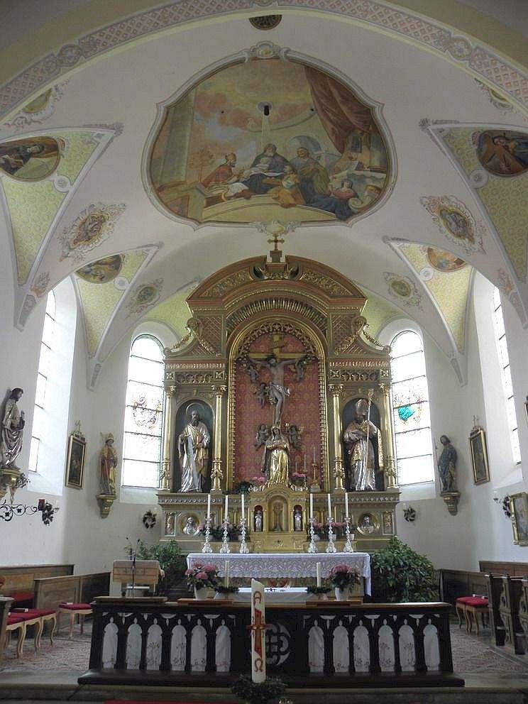 Altarraum einer Kirche