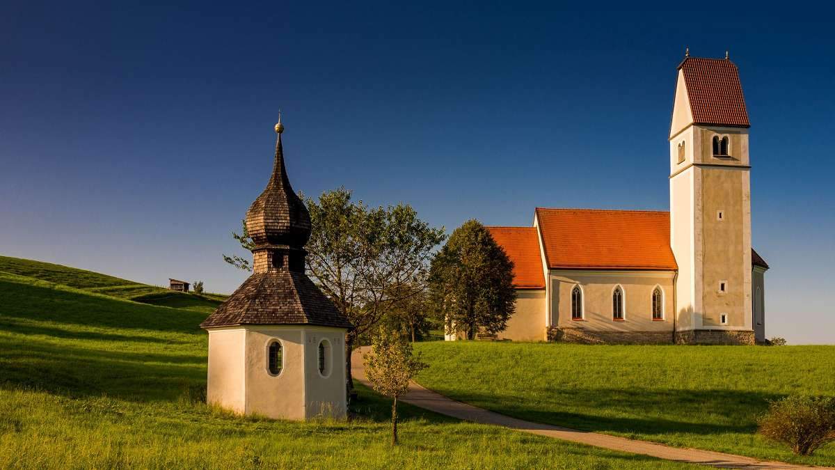 Kirche mit Kapelle